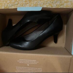 New in Box - Life Stride “Parigi” Black Heels, Size 9